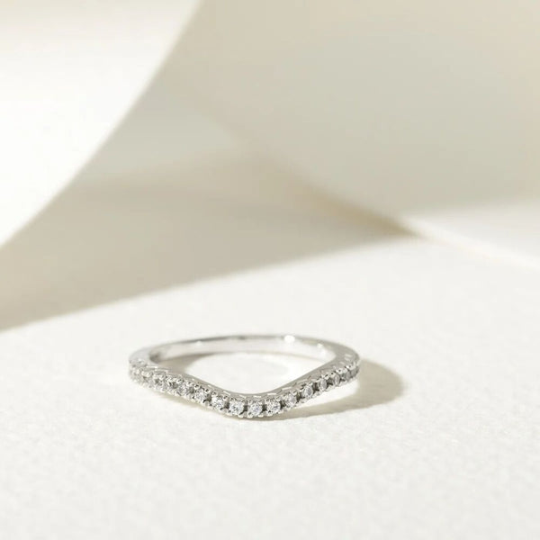 Round Cut Moissanite Curved Wedding Ring