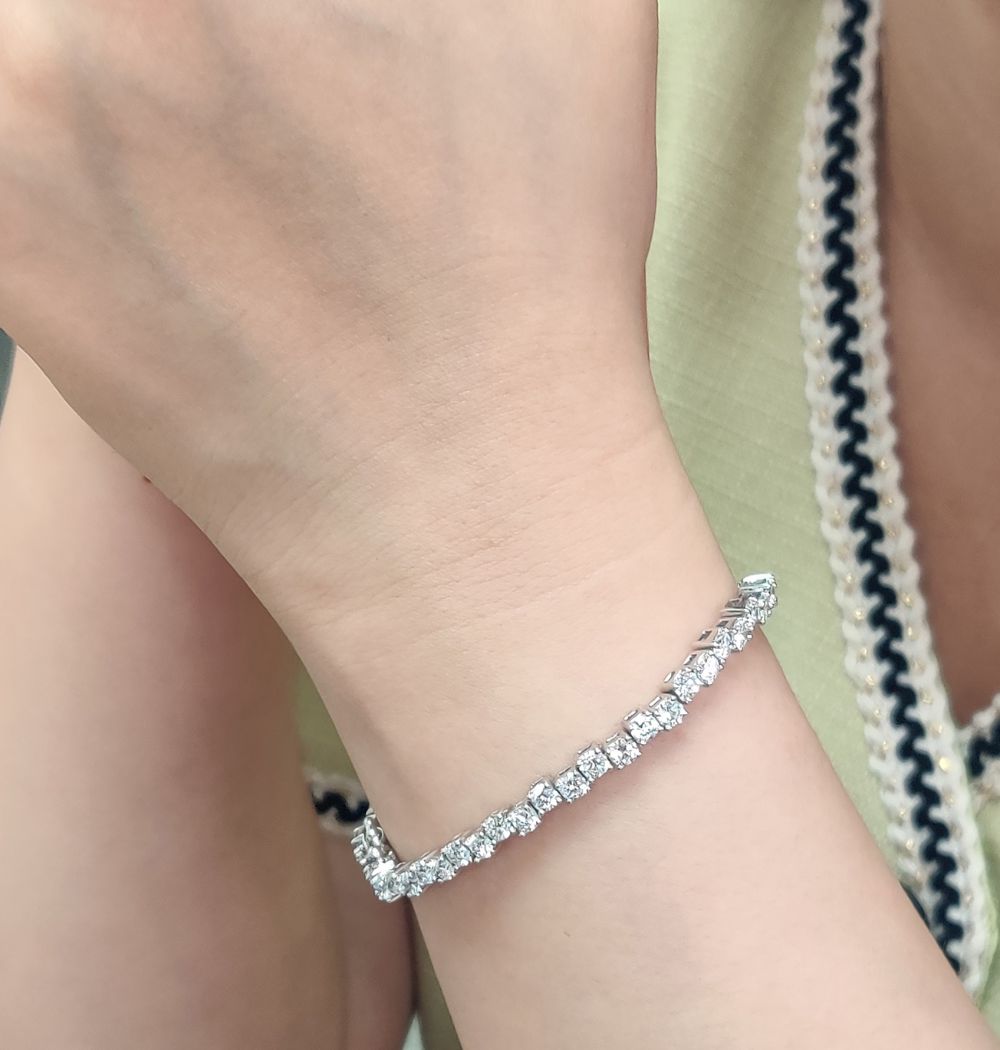 Round Cut Colorless  Moissanite Women's Bracelet