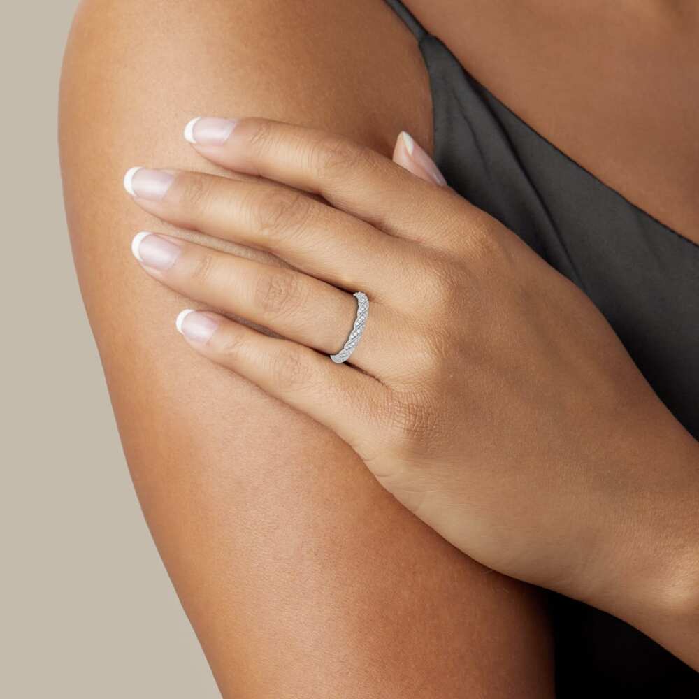 Round Cut Moissanite Twisted Style Engagement Band