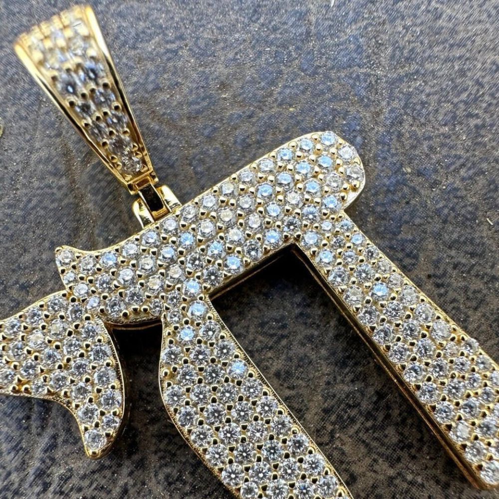 Chai Hebrew Iced Out Moissanite Hip Hop Pendant