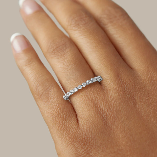 VVS1 Moissanite Round Cut Semi Eternity Wedding Band For Women