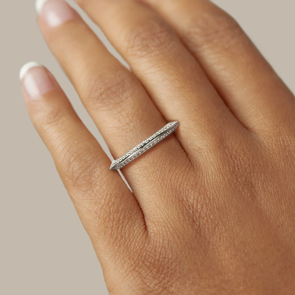 Knife Edge Round Cut Moissanite Wedding Anniversary Ring