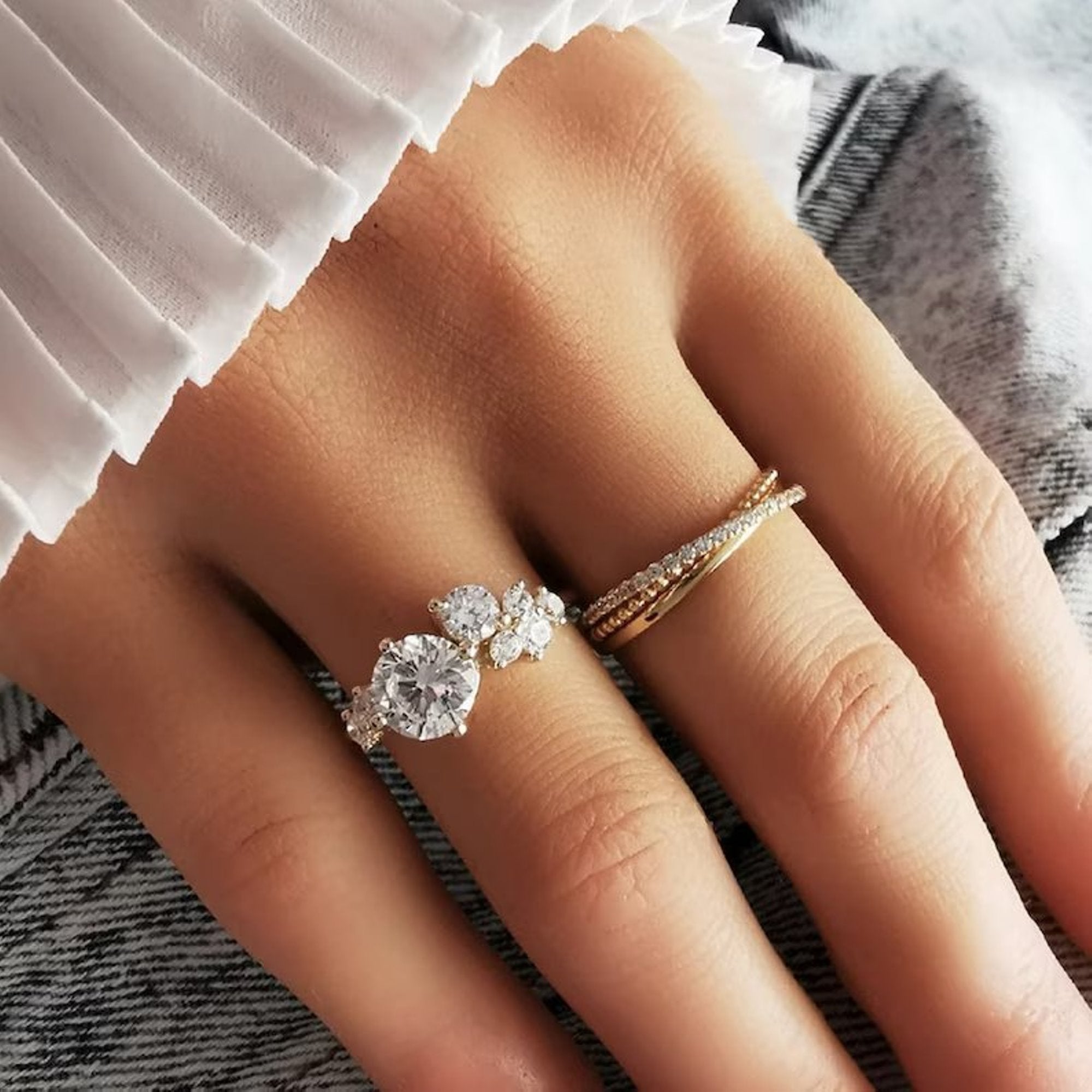 Round cut Vintage Engagement Rings