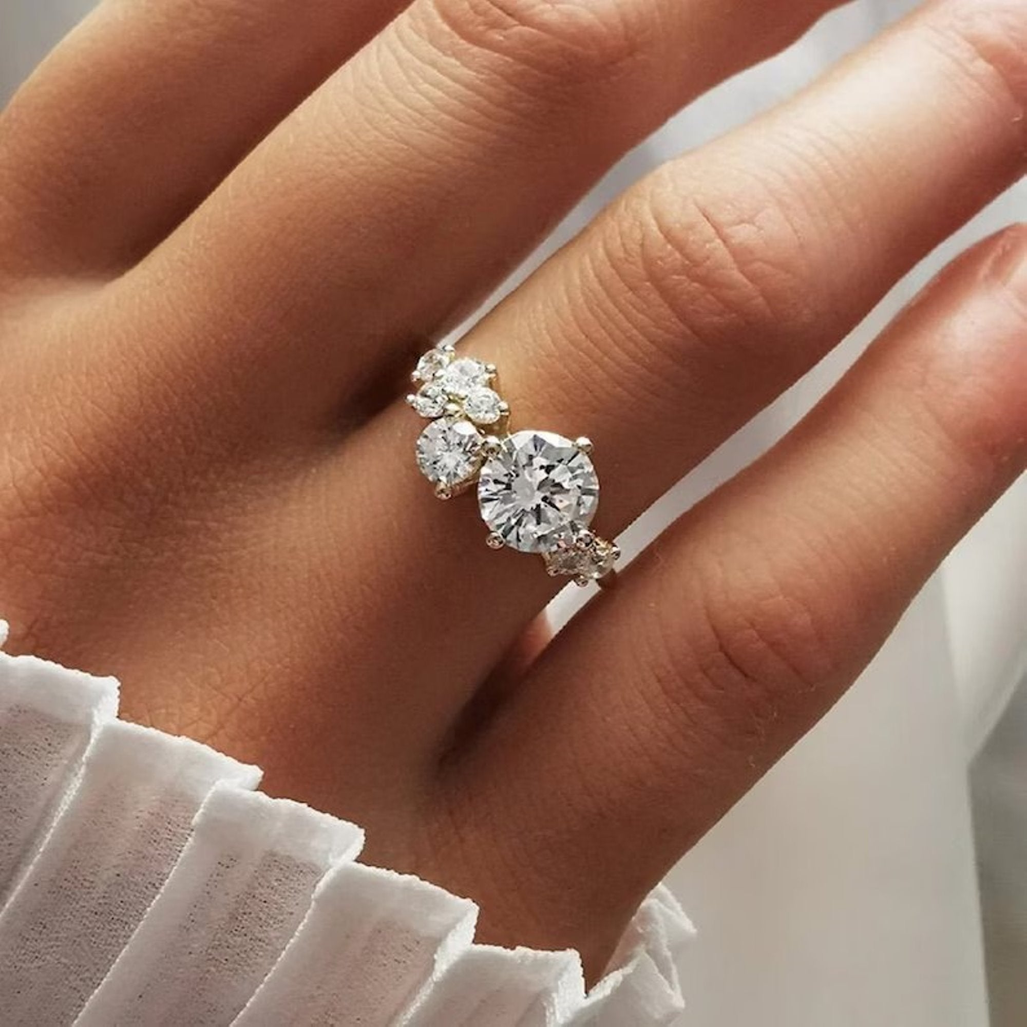 Round cut Vintage Engagement Rings