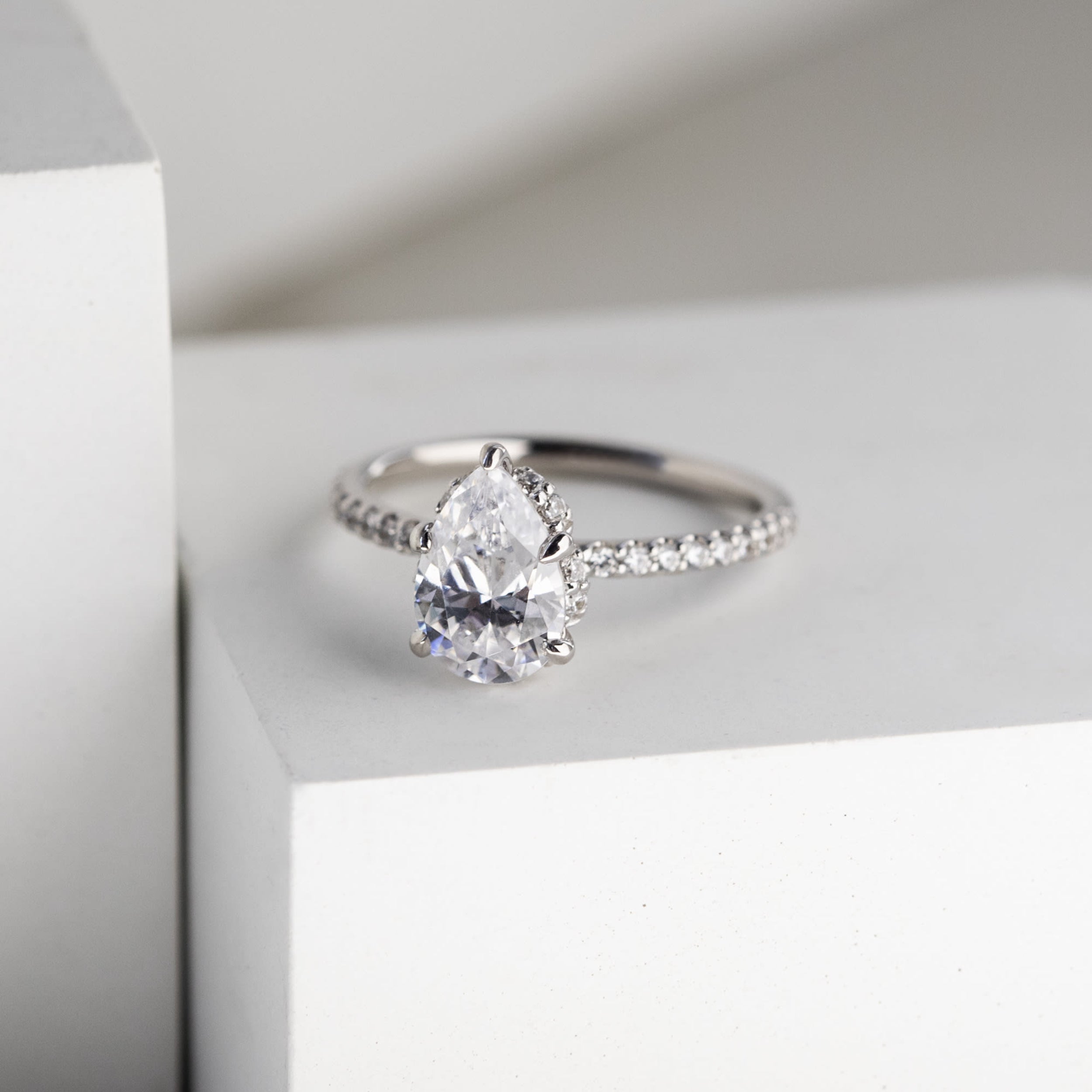 Claw Prong Pear Cut Moissanite Halo Engagement Rings