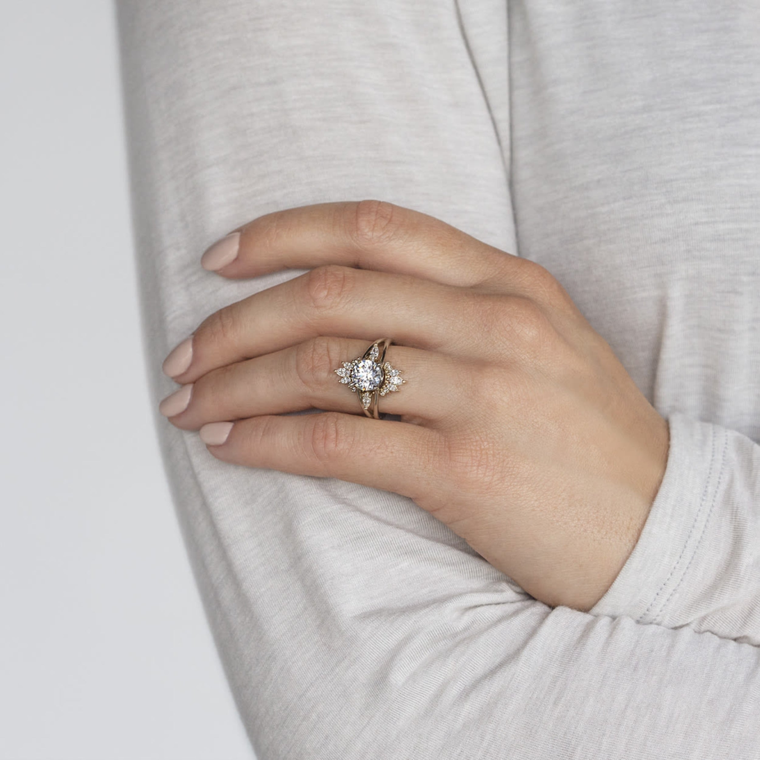 Round Cut Vintage Moissanite Diamond Engagement Ring